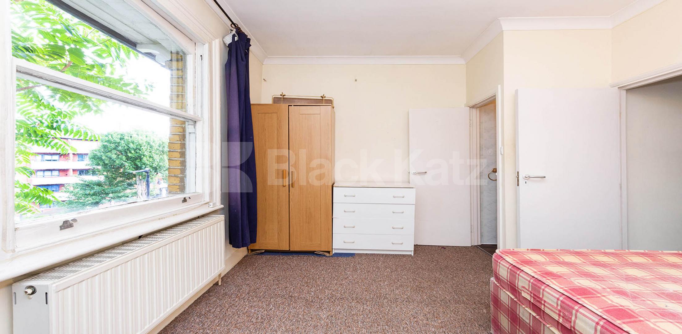			GOOD FOR 4 SHARERS!, 4 Bedroom, 1 bath, 1 reception Flat			 Brecknock Road, TUFNELL PARK N7
